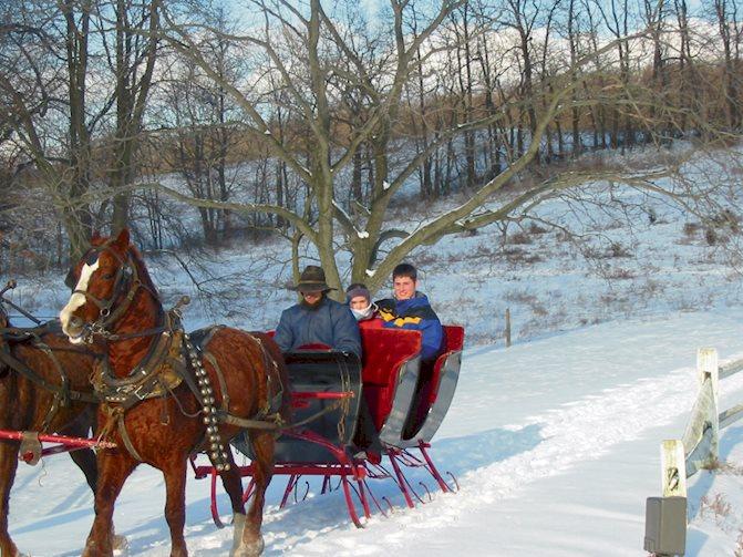 Guggisberg Swiss Inn/Amish Country Riding Stable