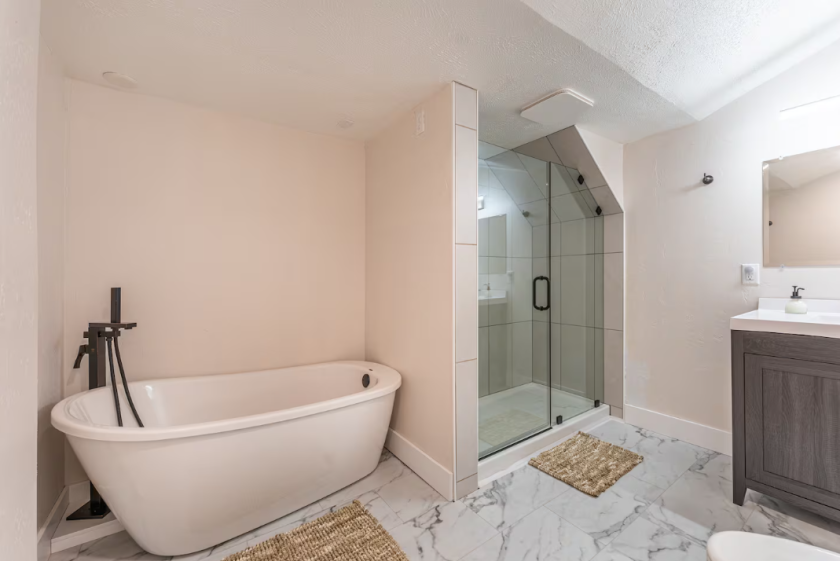 TGH_Bath1
